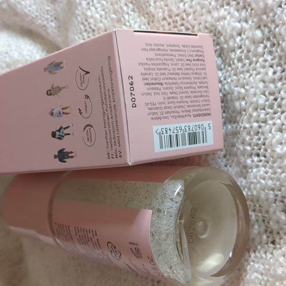 GlossyBox Barbie Cleanser&Box/Hydrating Mist&Vintage Cosmetic Satin Pillowcase - Picture 8 of 16